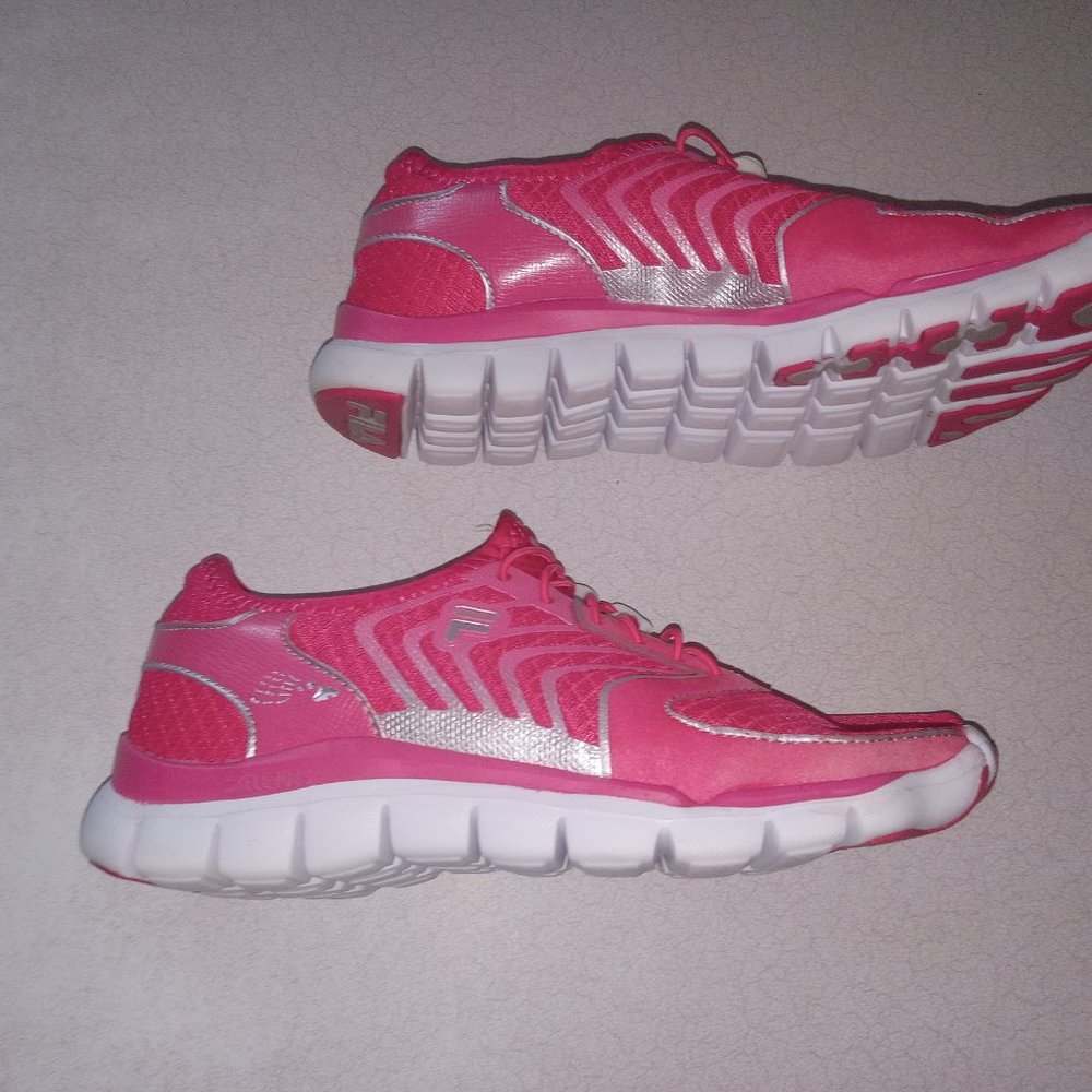 Fila women's toe shoes size 9.5 great condition